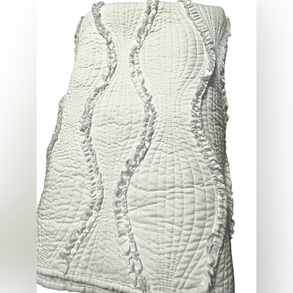 White Quilted Bedspread Set - Classic Ruffled Design - Picture 4 of 6